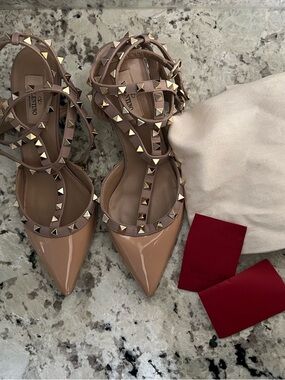 VALENTINO GARAVANI Nude Rockstud Patent Caged Heels Size 39